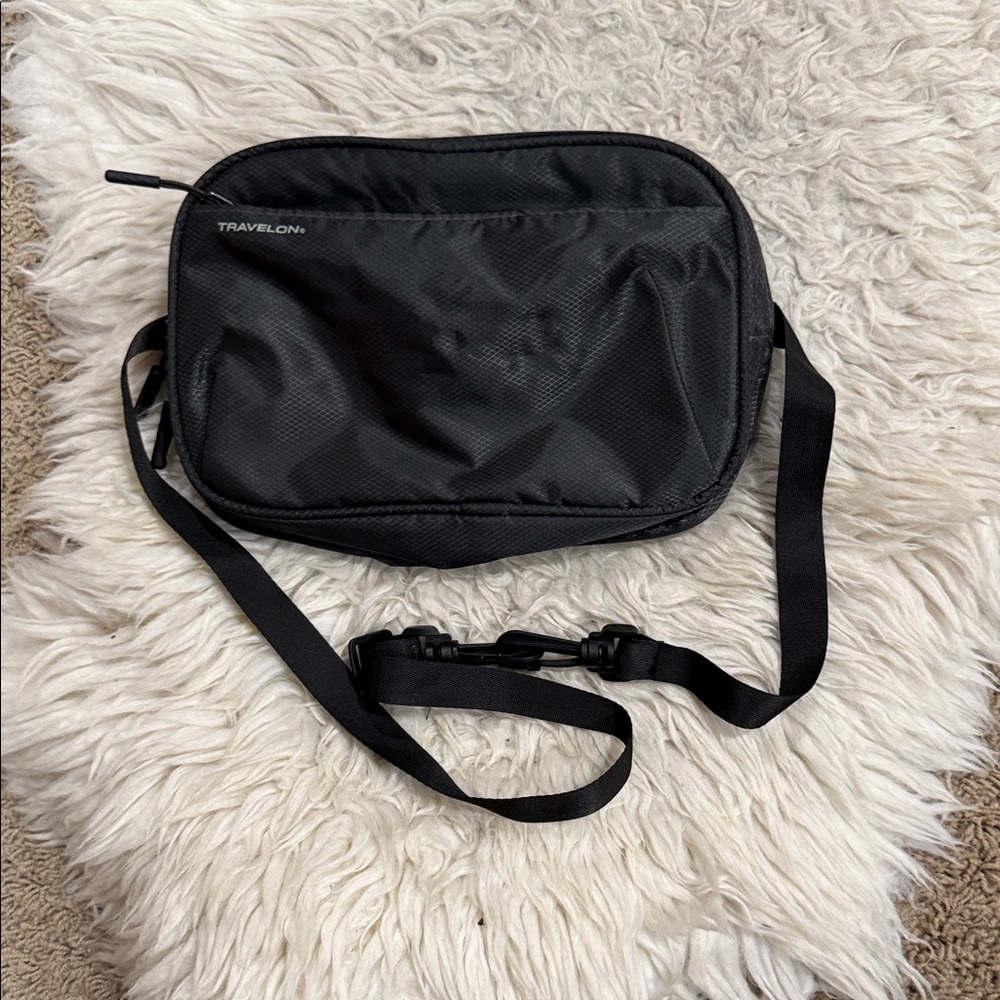 Travelon Unisex World Travel Essentials 3-in-1
Waist Pack, Black‎